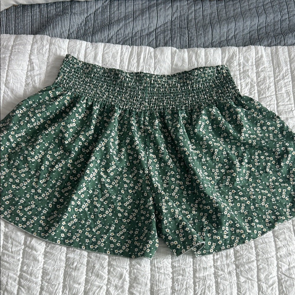 Plus Size Ditsy Floral Print Elastic High Waisted Wide Leg Shorts